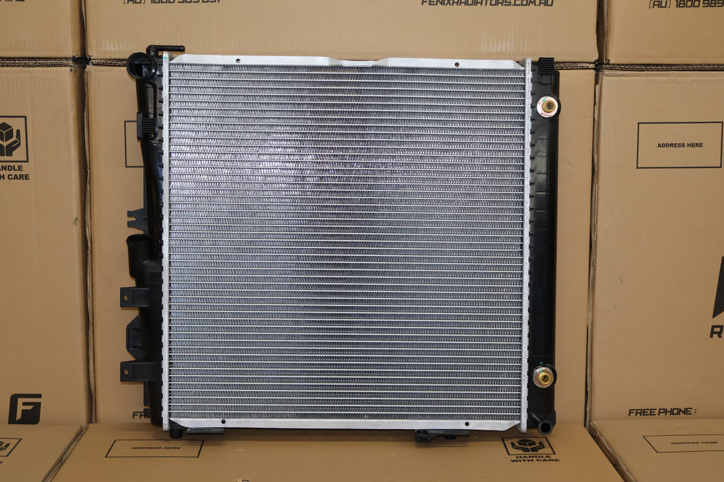 Mercedes Benz 300SE / 300SEL Radiator (1985 - 1992).