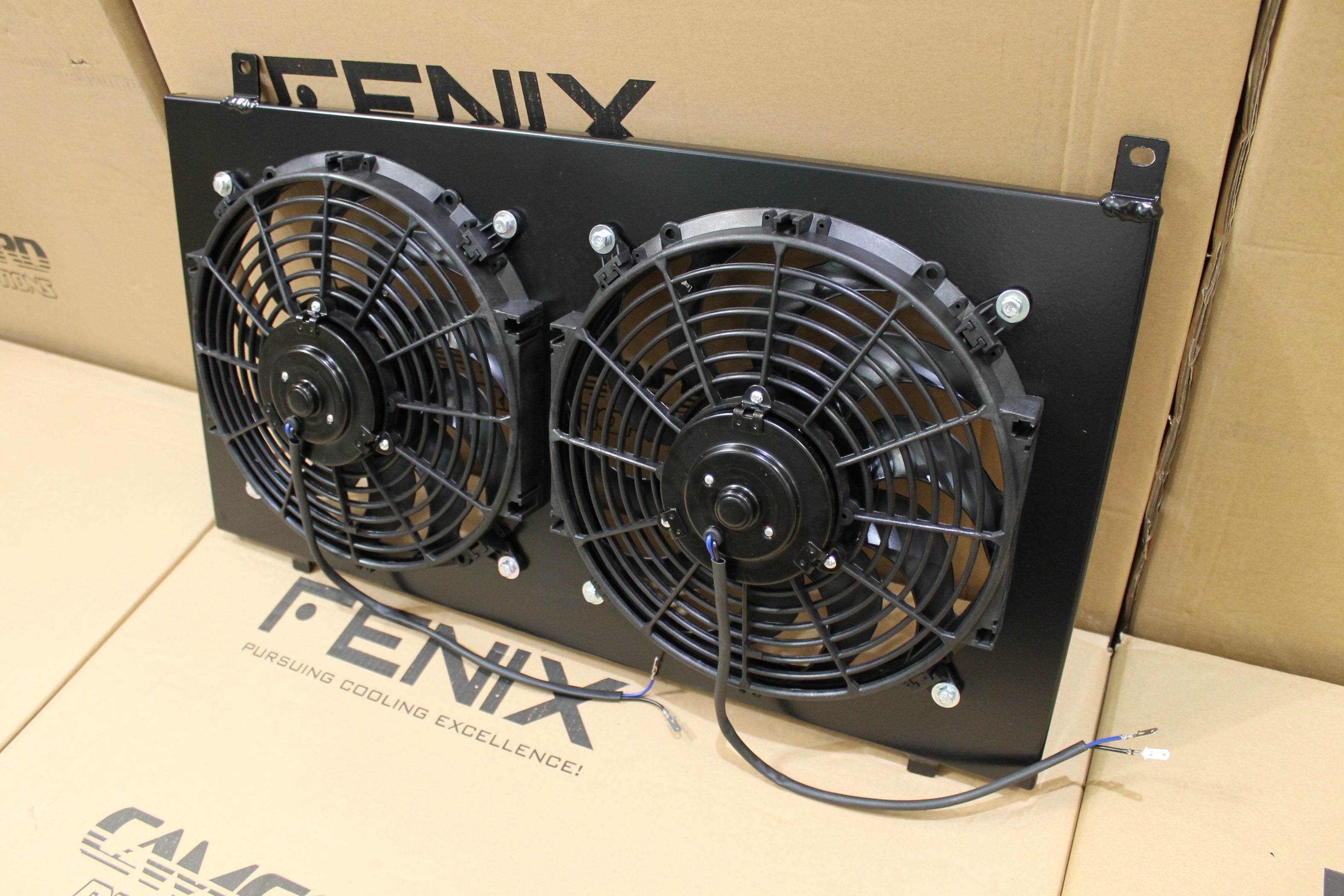 Toyota MX83 Cressida Fan Shroud & Fans. — Fenix Radiators